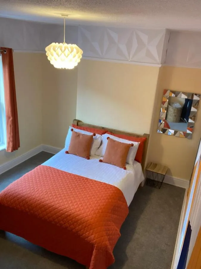 Ideal Abode Leonard Chester 0*,