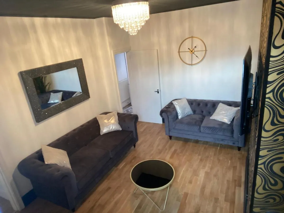 Holiday home Ideal Abode Leonard Chester